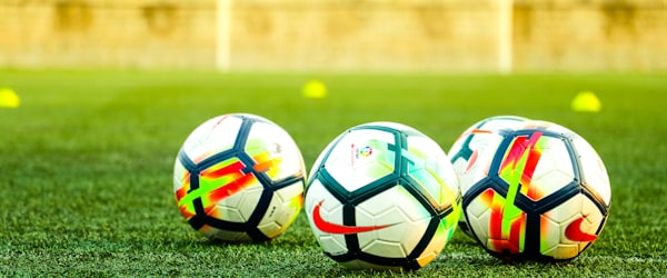 易游体育赛场窗口直播中心，显示电竞比赛KPL赛程直播画面与实时数据